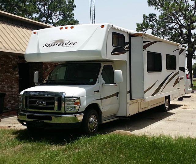 This little piggy went to Mt Rushmore today. Where will your next road adventure take you? Rent this rv and make or happen.
#deridder #Leesville #FortPolk #shreveport #rvrental #lakecharles #houston #dallas #dfw
