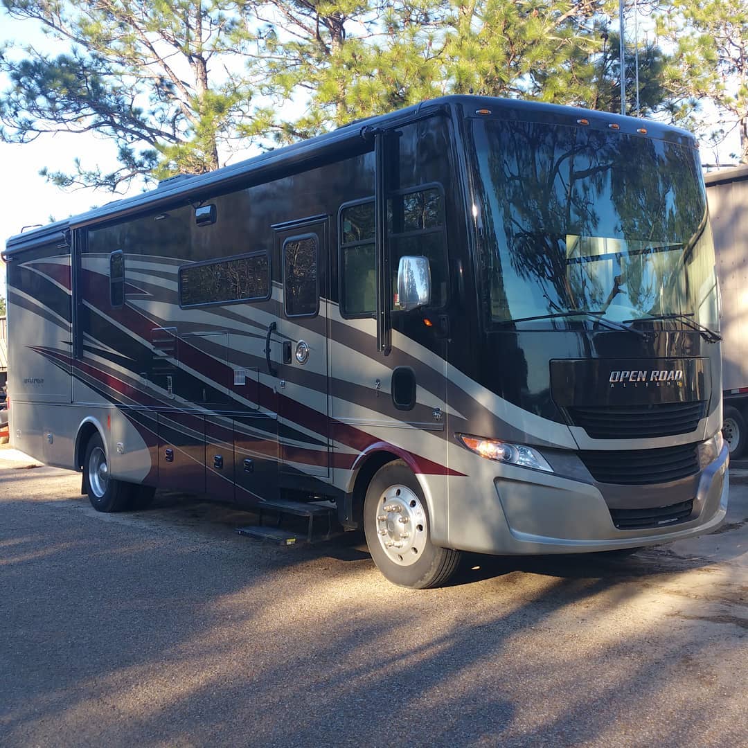 Saying goodbye to Little Piggy II for the next 37 nights! Have a nice trip and don't forget to write!
ShreveportRVRental.com
#shreveportrvrental #deridder #leesville #fortpolk #rv #rvrental #rentrv